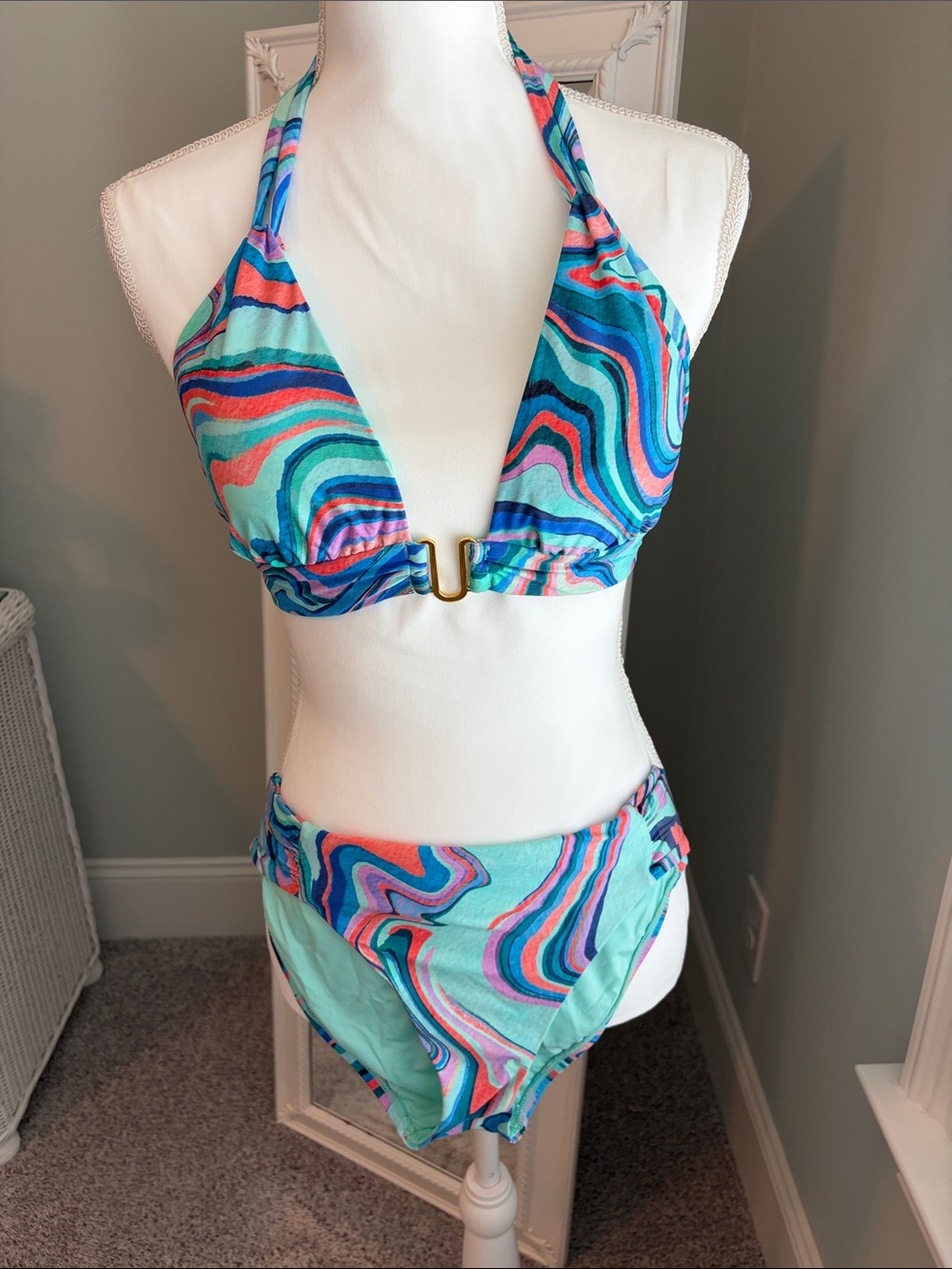 La Blanca bikini top and bottom, size L.